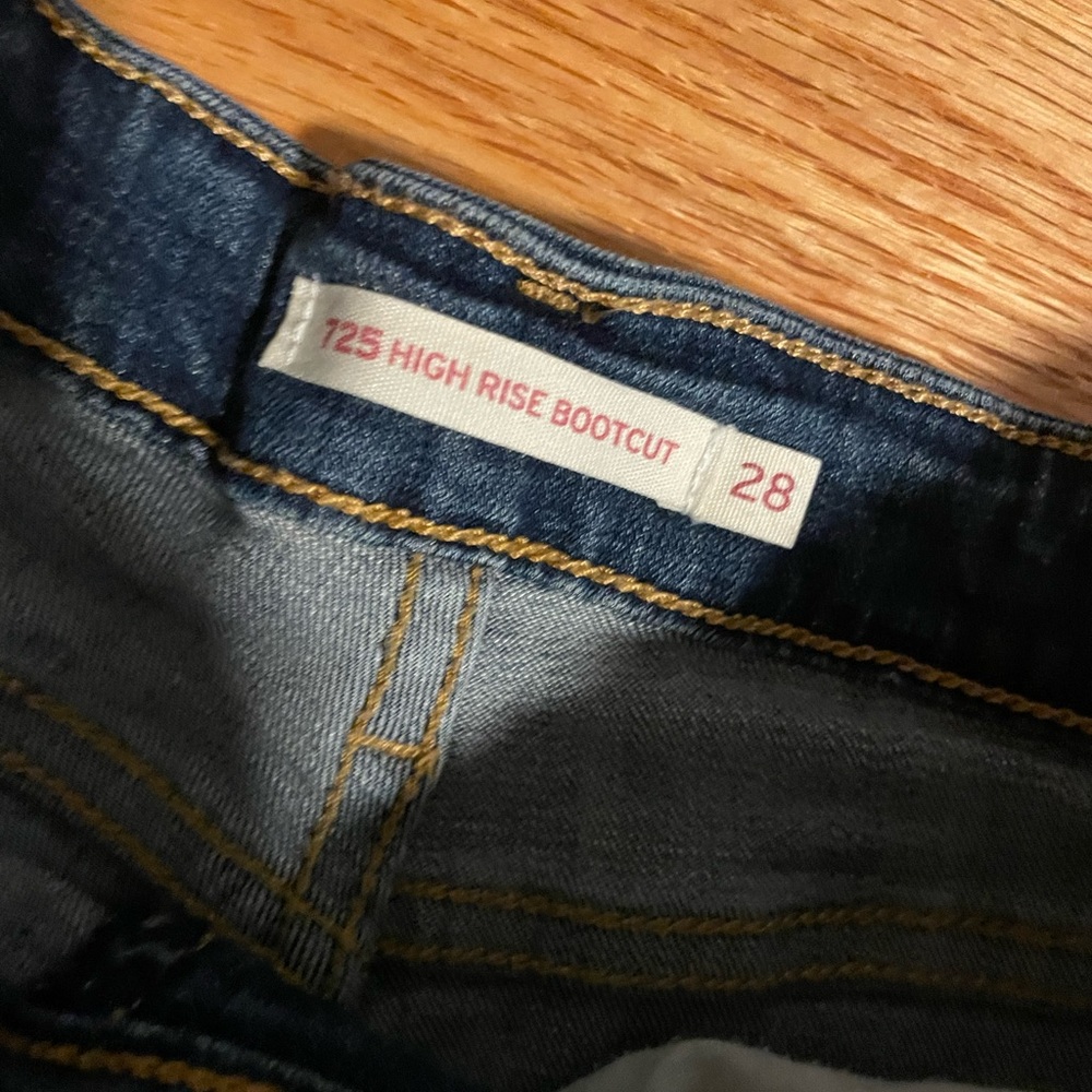 Levi’s - Picture 4 of 5